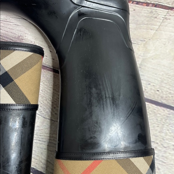 Burberry Crosshill Tall Rain Boots – House Check Plaid - Picture 9 of 16